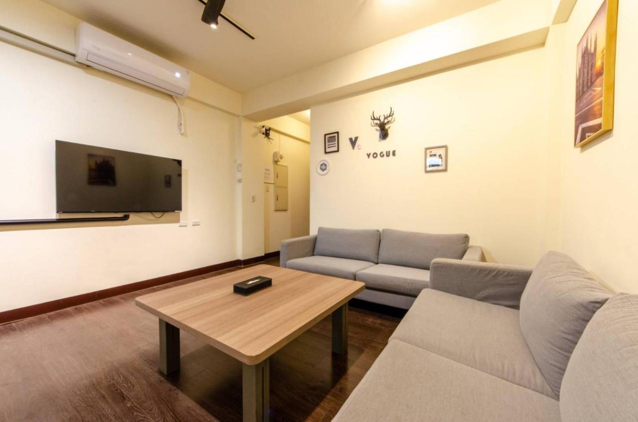 安平宜居包棟 Ktv 民宿-依人數開放房型 Tainan Exterior photo